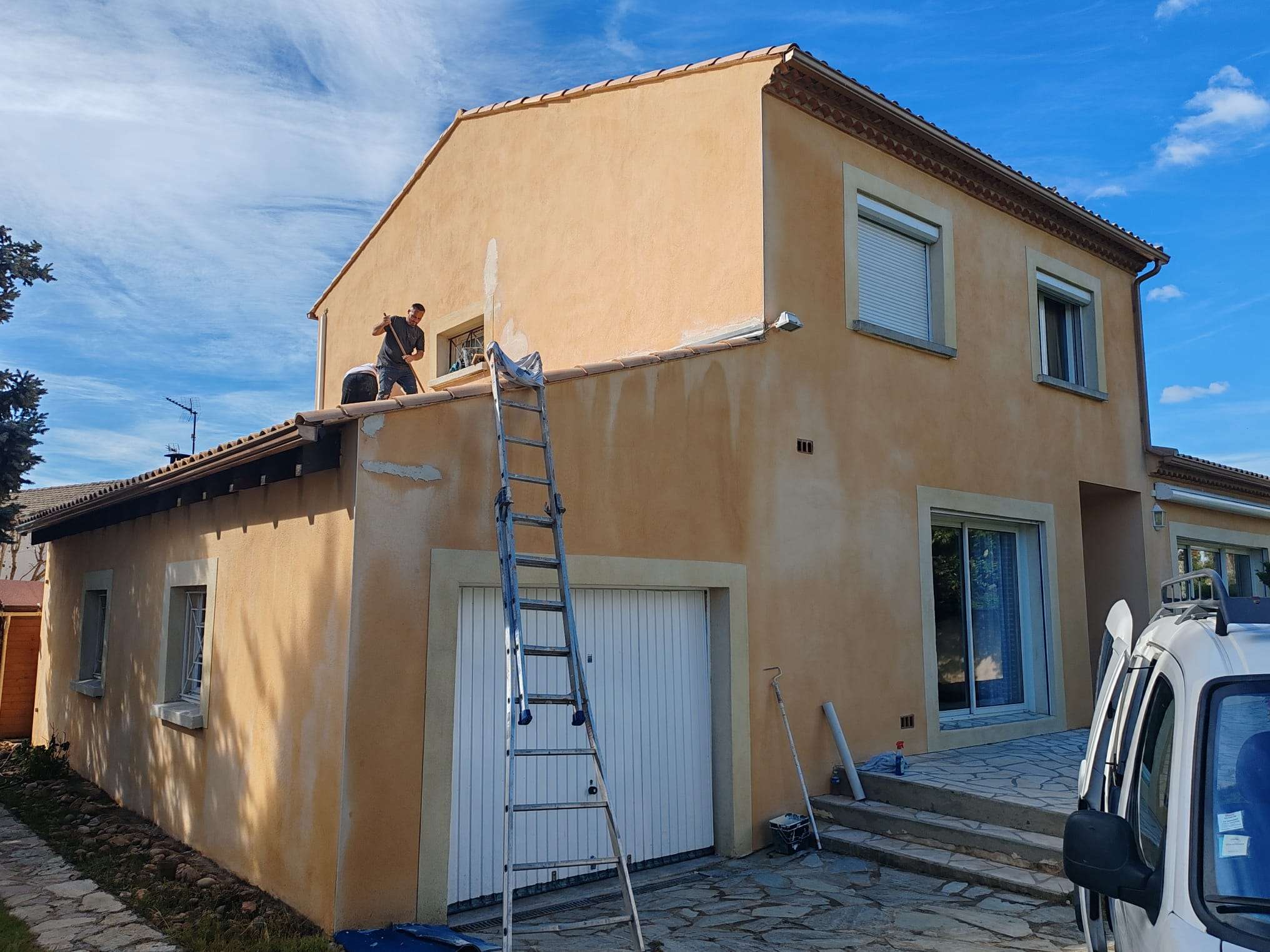 Extension maçonnée pour un séjour traversant